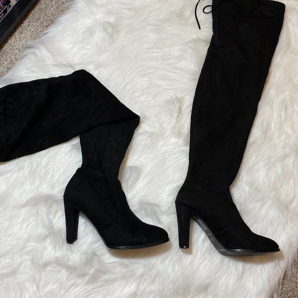 Black boots - Picture 2 of 2